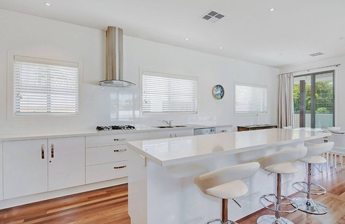 Noosaville House | The Stunning Noosa River Is Only Minutes Away
