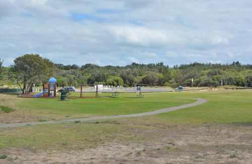 Anna Bay House | 'The Verandah', 9 Hanson Avenue - fantastic child friendly home
