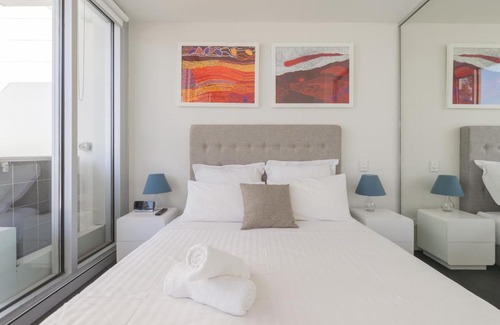Walkerville Apartment | Ther-Rich Elegant 1BR Apartment in Walkerville