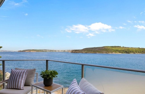 Manly House | Three Bedroom Harbourfront Townhouse in Manly!