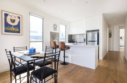 Bonbeach Apartment | Tides and Treasures Unveil Bonbeach Beachfront Bliss