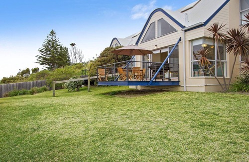Culburra Beach House | Tilbury Breeze – overlooking the Pacific Ocean