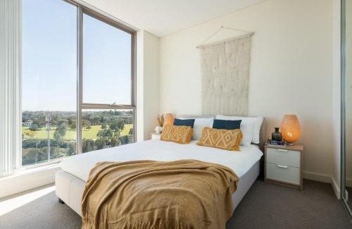Wolli Creek Apartment | Top Floor 2br Pool, Gym, Parking Airport, City