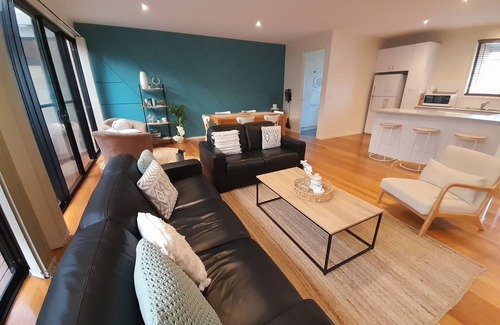 Ocean Grove House | Top Location - 5 minute walk to Beach. Short stroll to Main Street. Perfect!