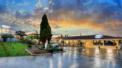 Inverell Hotel | Top of the Town Motel