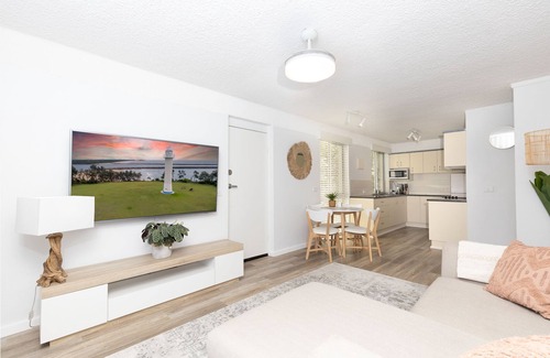 Yamba Apartment | Totally Beachin'! Fantastic apartment in the middle of it all!