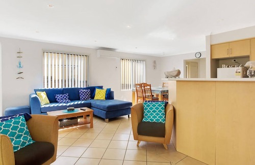 Salamander Bay House | Townhouse in the heart of Port Stephens