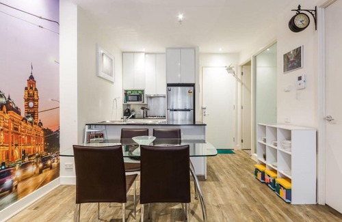 Melbourne Central Business District Apartment | Tram Stop 5 - Stylish 2 Bedroom in downtown Melbourne