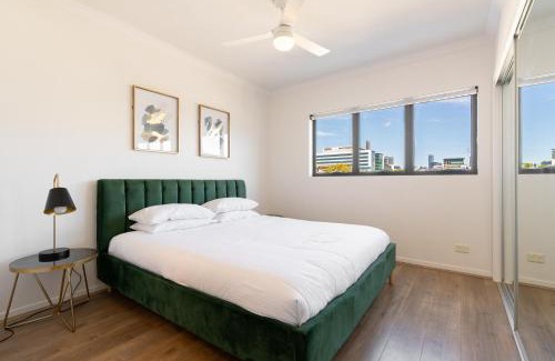 Bowen Hills Apartment | Tranquil 2-Bed Inner City Retreat with Parking