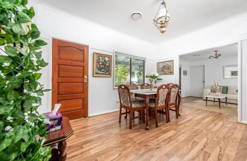 Narrabundah House | Tranquil 3 Bedroom Retreat