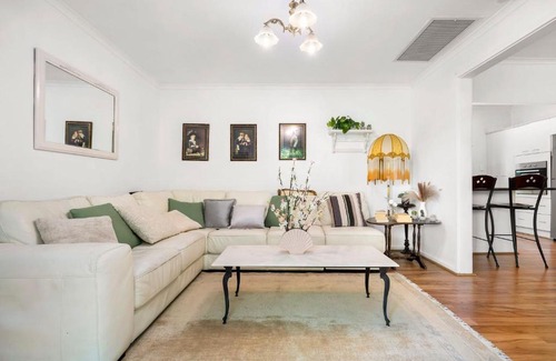 Narrabundah House | Tranquil 3 Bedroom Retreat