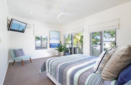 Tewantin House | Tranquil & Modern Riverside Getaway