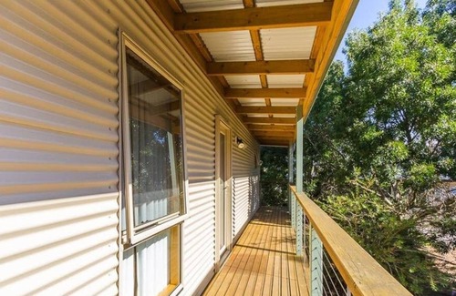 Riverside House | Tranquility Gardens Cabin Retreat 1 bedroom