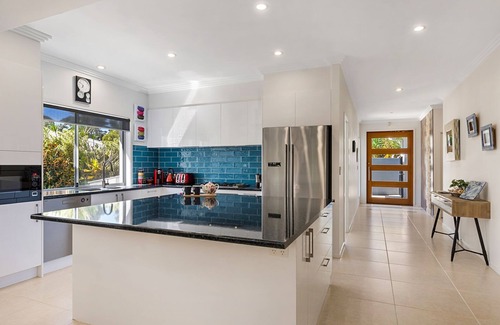 Noosaville House | Treasure Cove 6 - Walk to Noosa River, restaurants of Gympie terrace & the Noosaville shops