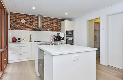 Caves Beach House | Treehouse Waterview - Experience the ultimate coastal escape