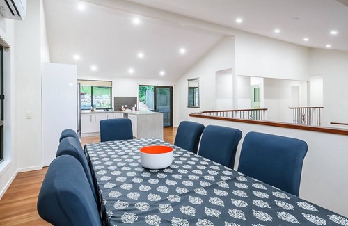 Hardys Bay House | Treetops on the Bay by HolidayCo.