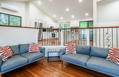 Hardys Bay House | Treetops on the Bay by HolidayCo.