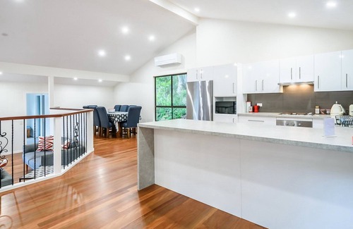 Hardys Bay House | Treetops on the Bay by HolidayCo.