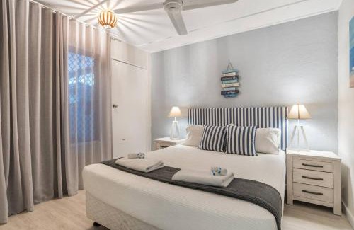 Palm Cove Apartment | Tropical Unit with Private Fenced Garden Close to The Beach 5