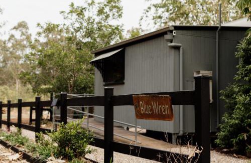 Rathdowney Bed & Breakfast | Tuckeroo Cottages & Gardens - Blue Wren & Kookaburra