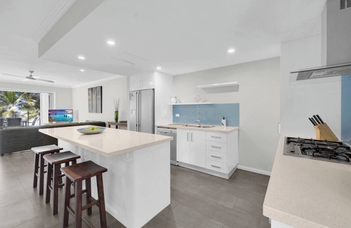 Palm Cove Apartment | Turquesa at Island Views Beachfront Resort Living