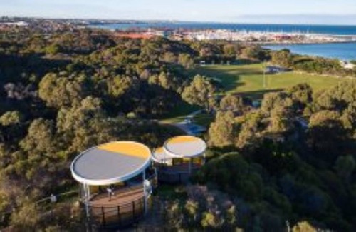 Hillarys House | TWO FAMILIES OR A GROUP - LARGE HOME