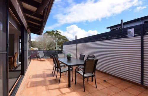Huskisson Apartment | Unit 4 - Modern 3BR Family Friendly Apt Huskisson Main Street by Nautilus Apts