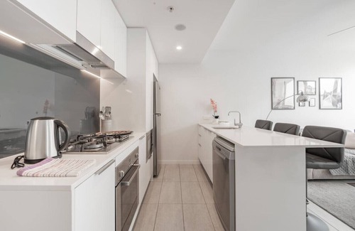 Fortitude Valley Apartment | Urban Oasis: Stylish 1B1B |City Views|Pool|Gym