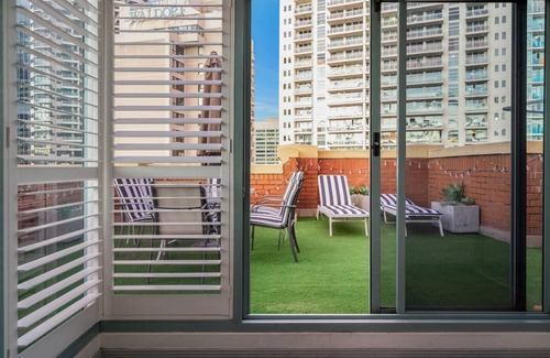 Darling Harbour Apartment | Urban Sky Terrace in the Vibrant Heart of Sydney