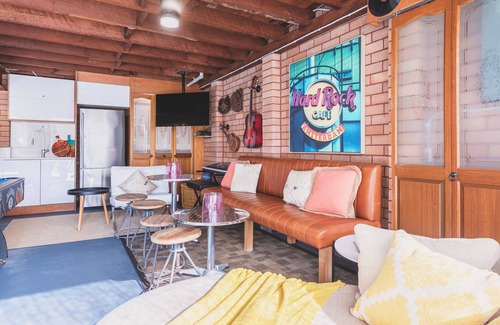 Nelson Bay House | Vibin' Fun House 400meters (5 min walk) to D'Albora Marinas.nOutdoor Span