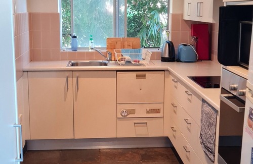 Narrabeen Apartment | view over the lake