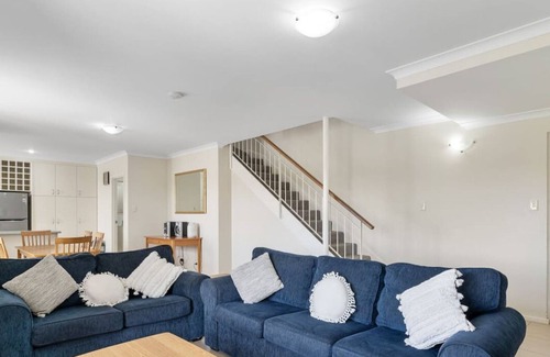 Halls Head Apartment | Villa 55 by the Waters Edge