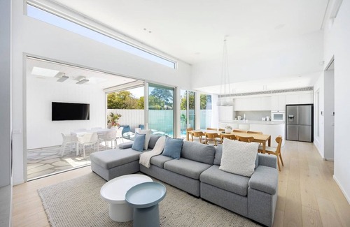 Capel Sound House | Villa Bianca - Pool & 300m from Beach