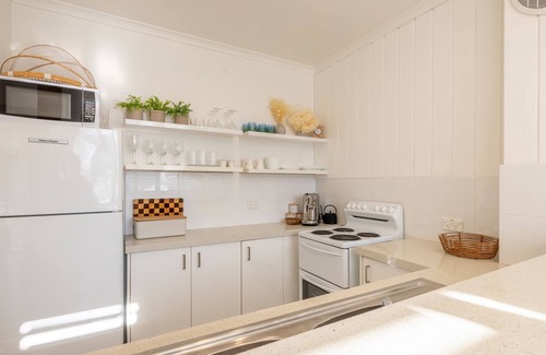 Nelson Bay Apartment | Villa Ellisa, 4/10 Columbia Close - beautiful unit with beautiful water views at Little Beach