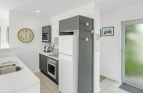 Vincentia House | Vincentia Style - Only 150m to the Beach - Free Wifi & Chrome Cast
