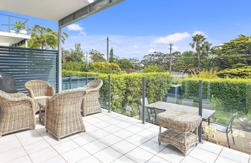 Vincentia House | Vincentia Style - Only 150m to the Beach - Free Wifi & Chrome Cast