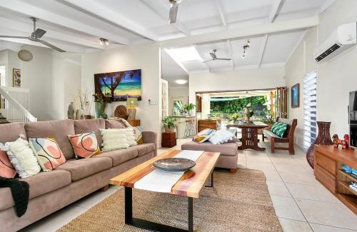 Whitfield Villa | Vista Hillview Family Villa