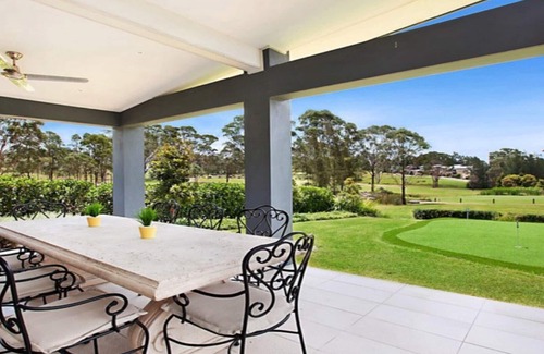 Pokolbin House | VISTA ONE - THE VINTAGE HOLIDAY HOUSES