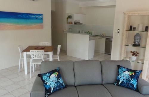 Cairns North Apartment | Walk to Cairns City! - Two Bed, Two Bath, Laundry, Pool