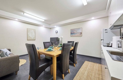 Scarborough House | Walk to Scarborough Beach