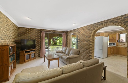 Point Lookout House | Walk to several beaches and adjacent to bush walking tracks.