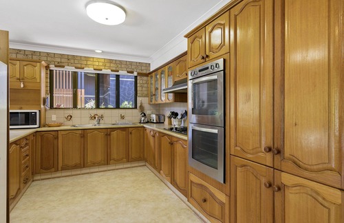 Point Lookout House | Walk to several beaches and adjacent to bush walking tracks.