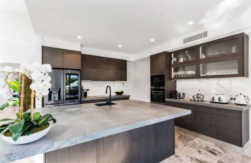 Noosaville House | Waterfront Home - Jetty, inground pool