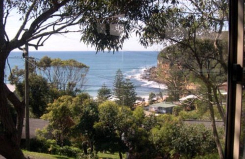 Macmasters Beach House | Waterviews & Close to Beach