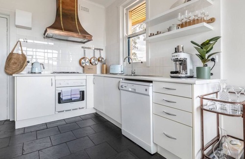 South Yarra Apartment | Wensley Place An Art Deco Gem by Toorak Road
