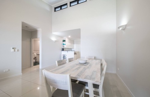 Cannonvale Apartment | Whitsunday Beachfront Apartment on Coral Esplanade
