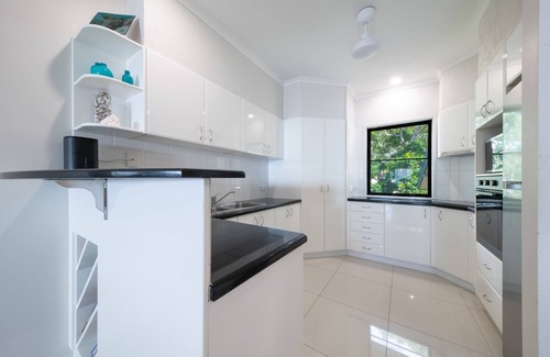 Cannonvale Apartment | Whitsunday Beachfront Apartment on Coral Esplanade