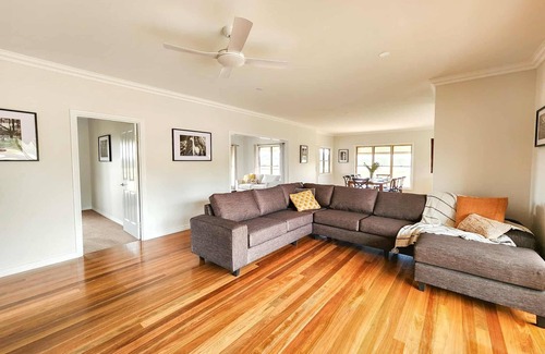 Junabee Cabin | Willow Lodge at Willow Farm, experience the country life