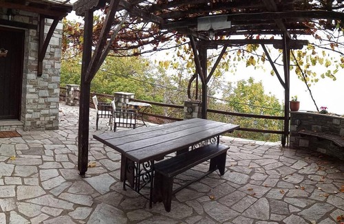 Makrynitsa House | Άνετος χώρος με parking, αυλή και θαυμάσια θέα
