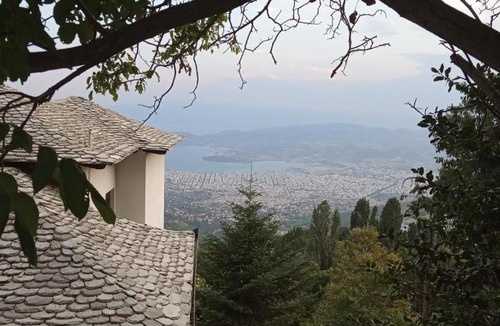 Makrynitsa House | Άνετος χώρος με parking, αυλή και θαυμάσια θέα